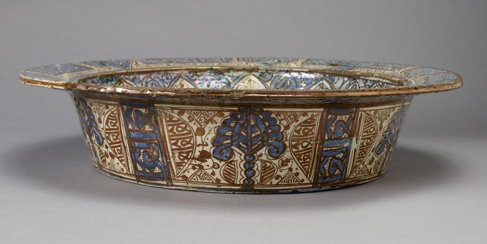 brassmanticore:  Basin, Al-Andalus, 15th century  The art of making ceramic objects