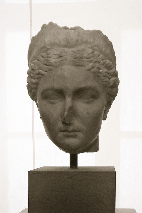 facesofthepast:Head of Vibia Sabina, ca.130 AD, Altes Museum, Berlin.