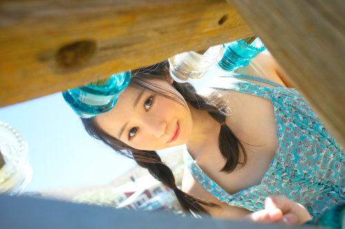 大爱的小池里奈，需要拿走哦。如果你觉得你想获得关于小奈的更多写真，可以关注这个淘宝店铺。shop64547442.taobao.com/?spm=a230r.7195193.19970