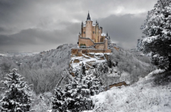 blazepress:  16 Real Life Fairytale Castles around the World