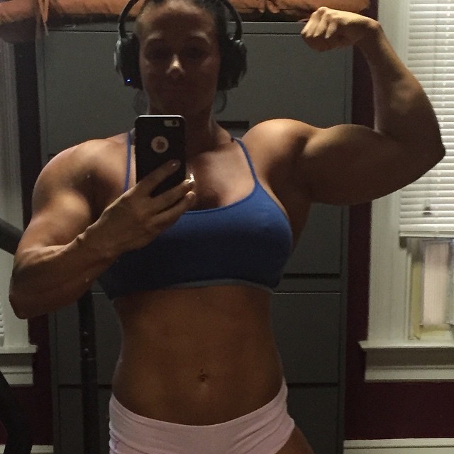 scitechfitness:  musclegirlsinmotion:  @tivancik : Morning cardio!!!#femalebodybuilding