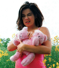 evilbjork:    Björk Guðmundsdóttir  