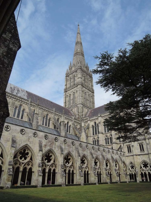 Salisbury Cathedral 2014/08/05It was raining in the early afternoon but the rain stopped and I menag