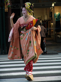 geisha-kai:  Maiko Ichimiyo of Gion Kobu in March 2005 by stickyphotoshop on FlickrShe has quit very soon.