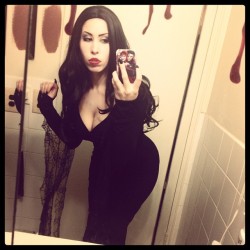 ladynecrosis:  ðŸ˜½ meow. #morticiaaddams #addamsfamily #girl #self 