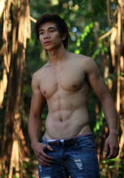 spermboyz:  busankim:Quynh Kenzo http://jskbusan.blogspot.kr/search/label/Quynh%20Kenzo   Vietnamese guy