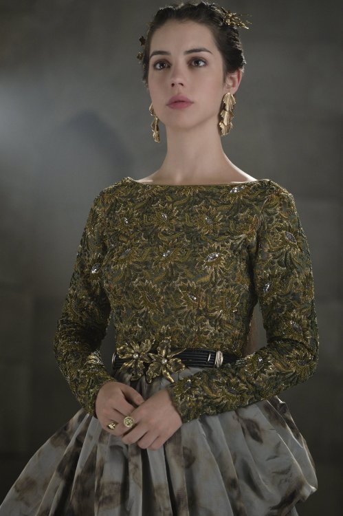 REIGN 2x03: ADELAIDE KANE as MARY STUART