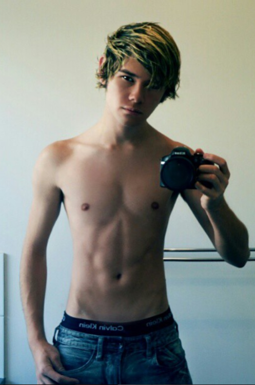 manniberlin:  boyperfection101: Sebastian Rhodes (2/4)  Selfie boy XXL 