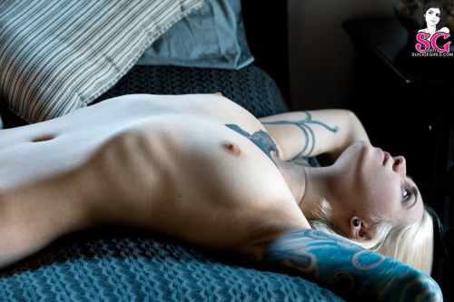 beautifulgirlsmakemesuicidal:  Vemon Suicide