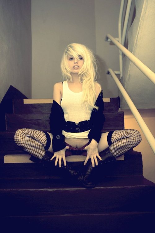 misscherrycrush:  www.mycherrycrush.com 