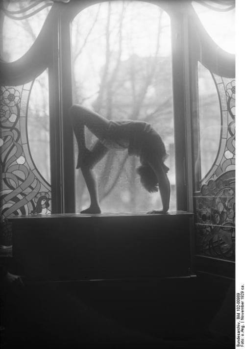 Rudolf von Laban, Dancers at Laban’s dance school in 1929 Nudes & Noises  