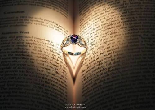 ‘Darya’ ring by David Wein.A beautiful ring featuring an outstanding Brazilian alexandrite. Alexandr