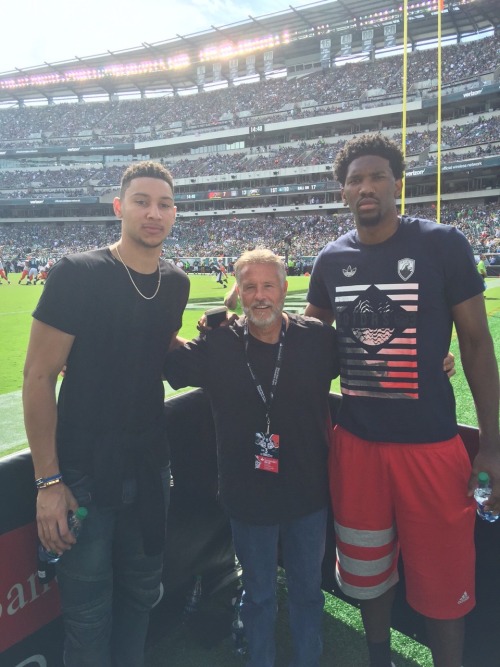 fyeahbensimmons:  Ben, Coach Brown and Joel at the Eagles game earlier