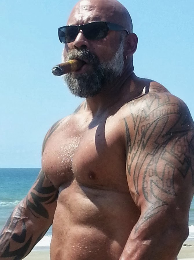 burlydaddy:  Burly Daddy - https://burlydaddy.tumblr.com/  