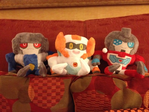 mazzlebee:  The last bots standing!! I’ll be in room 920 until 5pm-ish or until they sell out if anyone’s interested!! :D