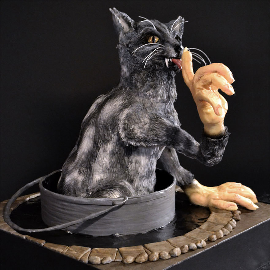 sixpenceee:  Creepy Realistic Cake Art By Annabel de Vetten   More info: conjurerskitchen.com