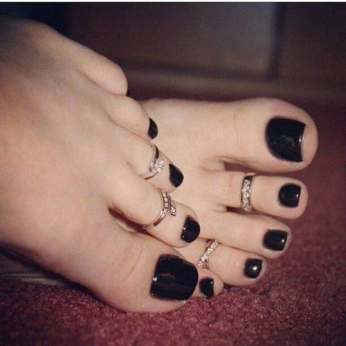 Porn Pics black toes nail polish