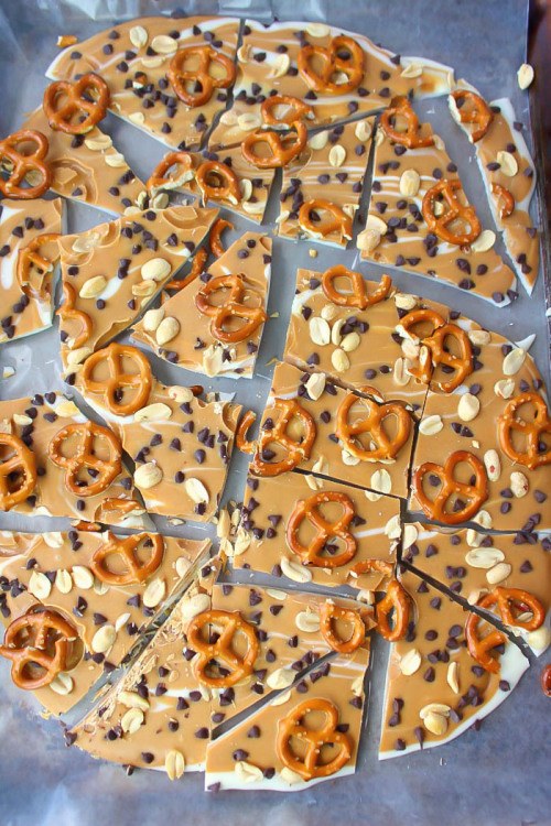 foodffs:  White Chocolate Peanut Butter Pretzel Bark Really nice recipes. Every hour. Show me what y