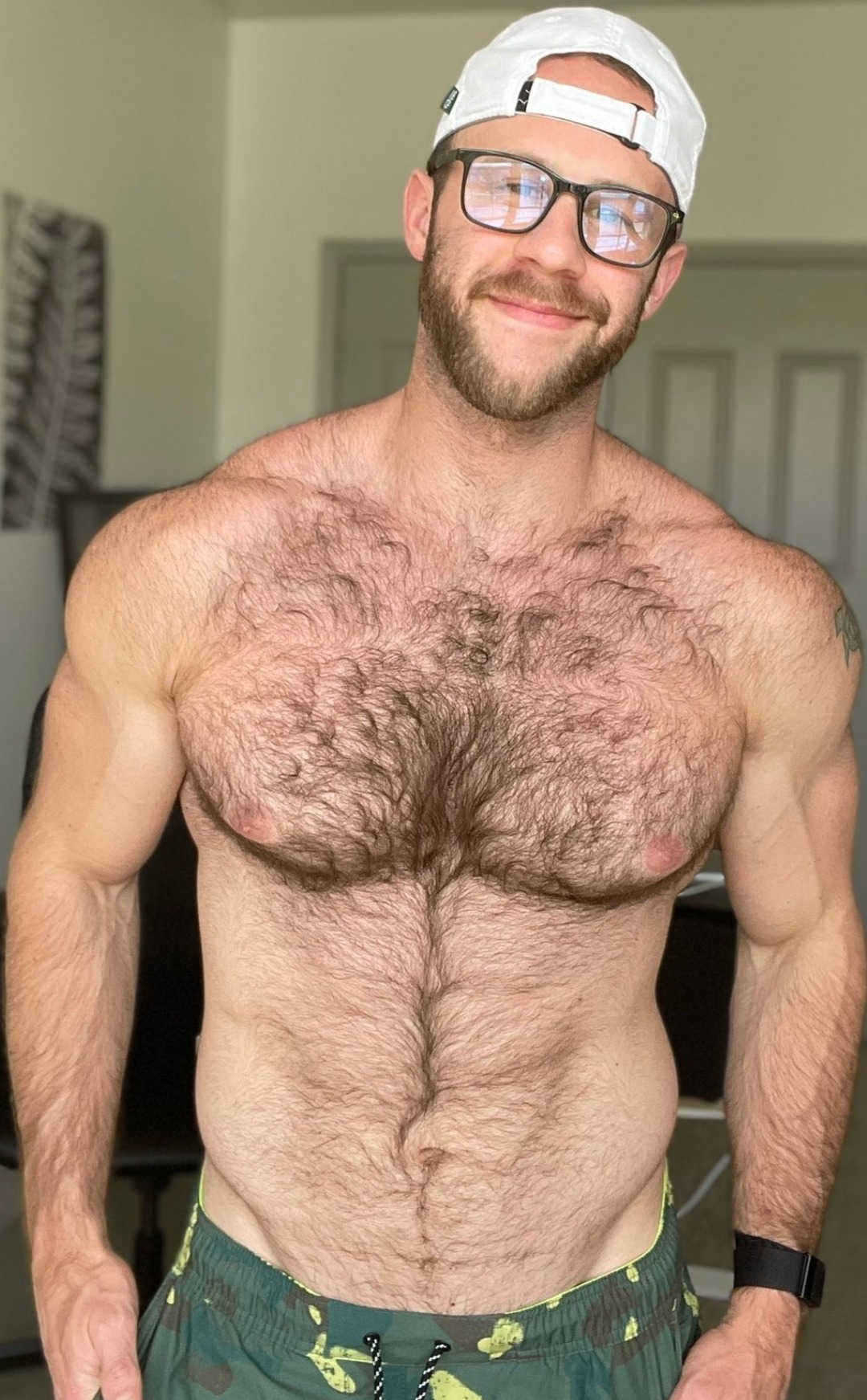 let-sfuck:muscle-lust:Hot  POILU SOURIANT !