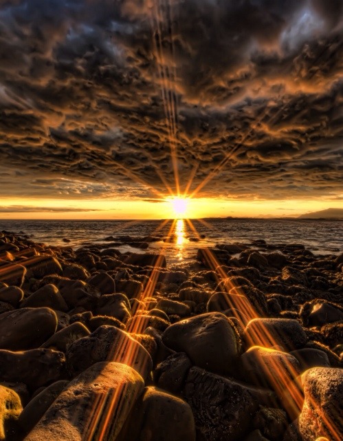 jcastillo3232:  Iceland Westcoast between earth and skyhttp://click-to-read-mo.re/p/92Gq/525a0cca