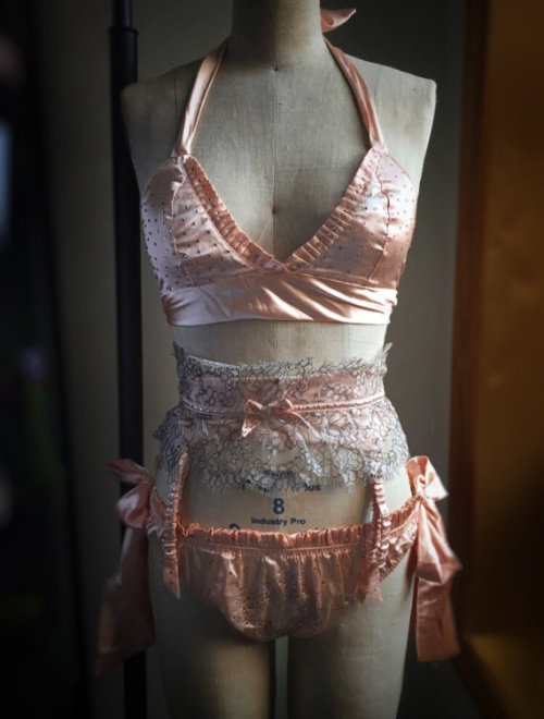 Perfect peach burlesque costume and with satin bra and tie side panties and waspie by DelilahBurlesque http://ift.tt/2b95Rxd