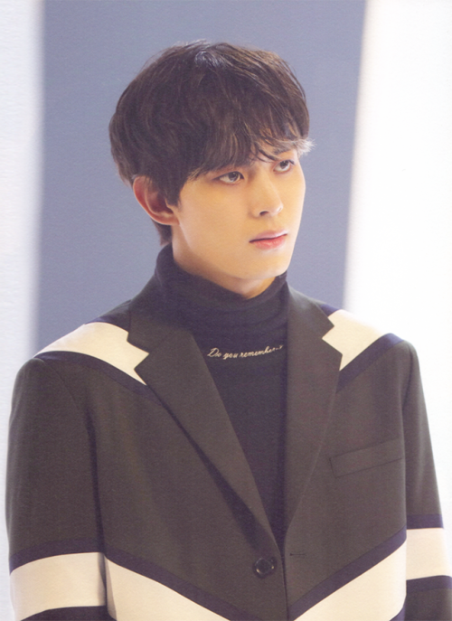 [SCAN] Vixx ‘Ker Special Package’ Commentary Book - Hongbin (x)(x)(x)