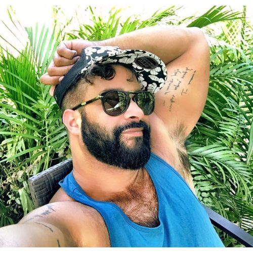 beardburnme:  “And the weekend’s almost here…just like that! 😜😋🙃😎🌞🌴🏊🏻🏋🏽❤️🐒❤️ #juevessocial” by @jaxton007 on Instagram http://ift.tt/26z5Bj5