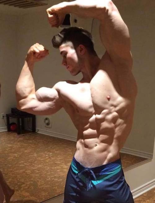 joeysilverado:real muscle, for a handsome change…