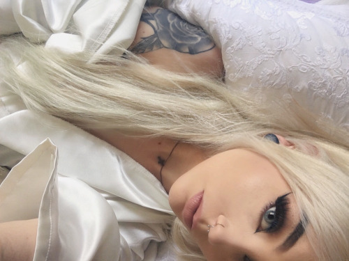 Myloveofchicksandtats
