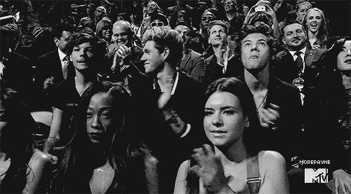saintkittenstyles:  morepayne:  One Direction after Taylor Swift won her award  #niall: