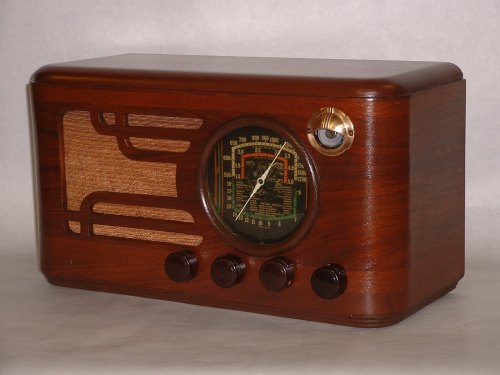 tube-radio: Mission Bell/Pacific model 55, 6 tube set, USA (ca. 1938) More photos and restoration st
