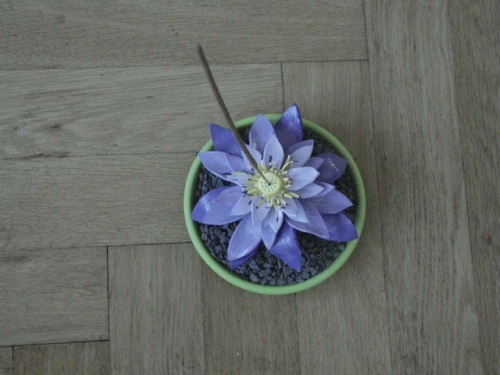 Here are two of my “lotus incense stick holders”! I really enjoyed making this kind of presents.