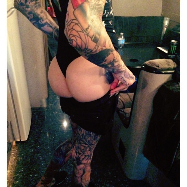 jeffreestar:  my shorts don’t fit 😭😭😭