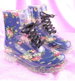 grumpytrans:   รwɛɛt ʀɑiɳ ɓѳѳtร ☔  these lovely boots have great reviews and come in many different colors! perfect for the spring season and a sweet addition to your outfit!  free shipping! // more boots! 