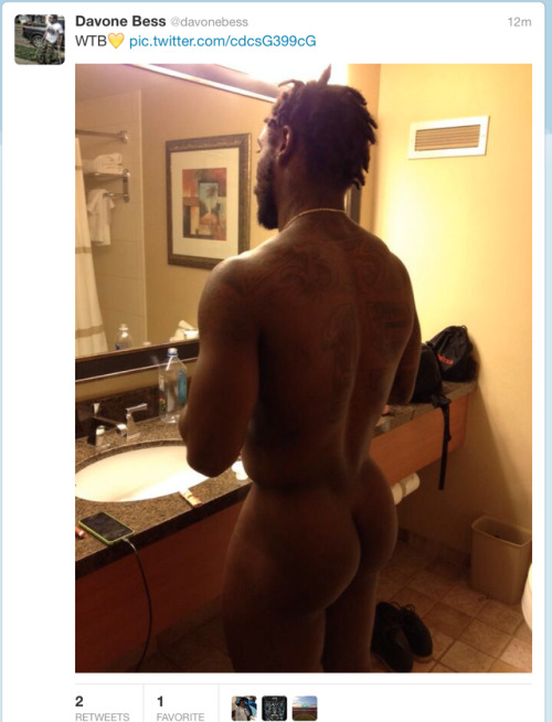dontshownobodyy:  Davone Bess, wide receiver for the Cleveland brown’s, tweeted this picture by accident before quickly deleting it  