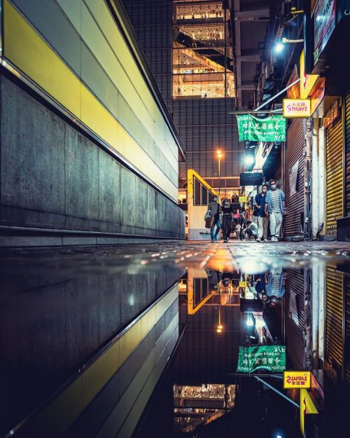 street at TsT #hongkong #discoverhongkong #nightshooters #streetphotography #puddlegram #theimaged #