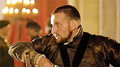 pinchtheprincess:  oodwhovian:  Christopher Eccleston in Elizabeth.  IF YOU DON’T