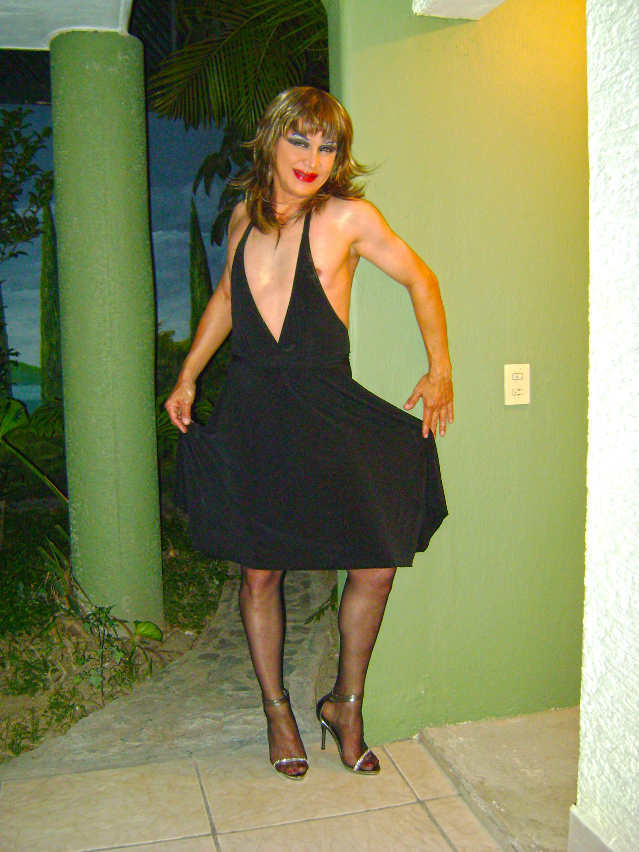 norasissydreams:  Black dress, black stockings…very high heels!