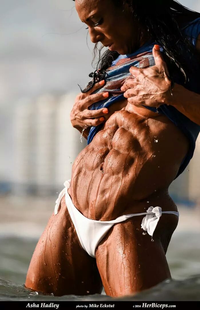 loveoffemalemuscle:  Holy shit! 