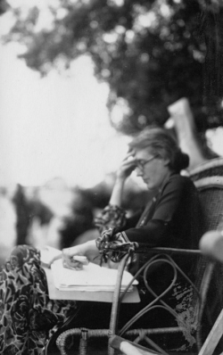 funeral-wreaths:  26 June 1926; Virginia Woolf with friends (Robert Bridges, top right, and Sir Maurice Bowra, bottom left), photographed by Lady Ottoline Morrell 