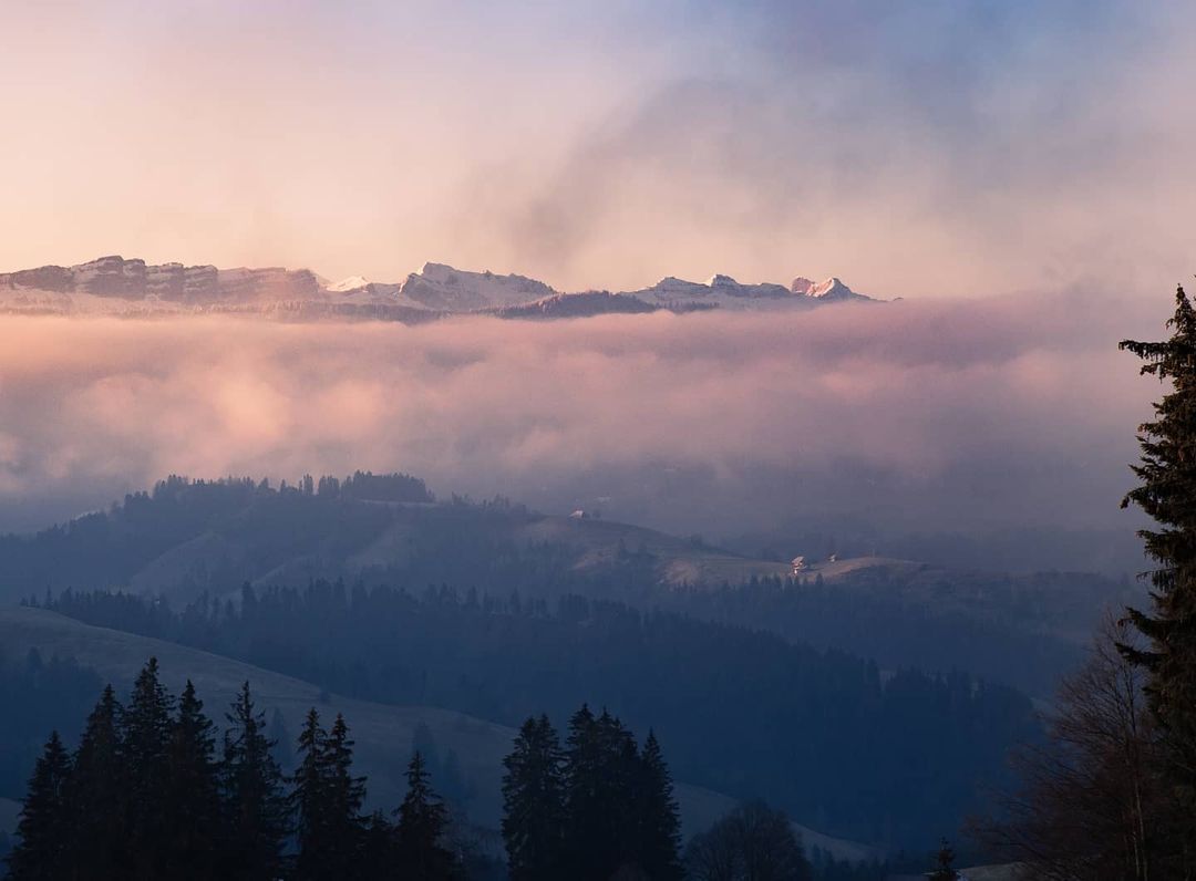 Together to watch the sunrise | 

Naike & Babou