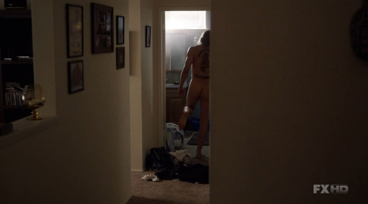Charlie Hunnam stripped down on ‘Sons of Anarchy’.