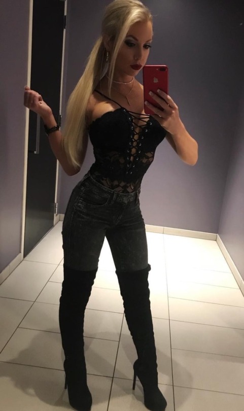winged-perfection:  Lauren - busty hot hosty from Delta Airlines 
