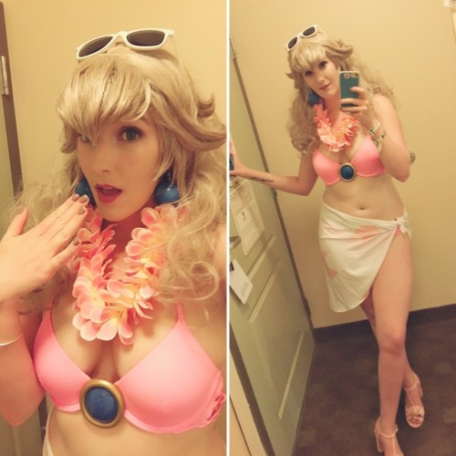 Had an amazing day zero of colossal con!  I wasn’t gonna Cosplay today, but after seeing everyone be so adorable in their costumes, I wanted to be cute too!!   Peach is one of my all time favorite characters! I really can’t wait to do some more stuff