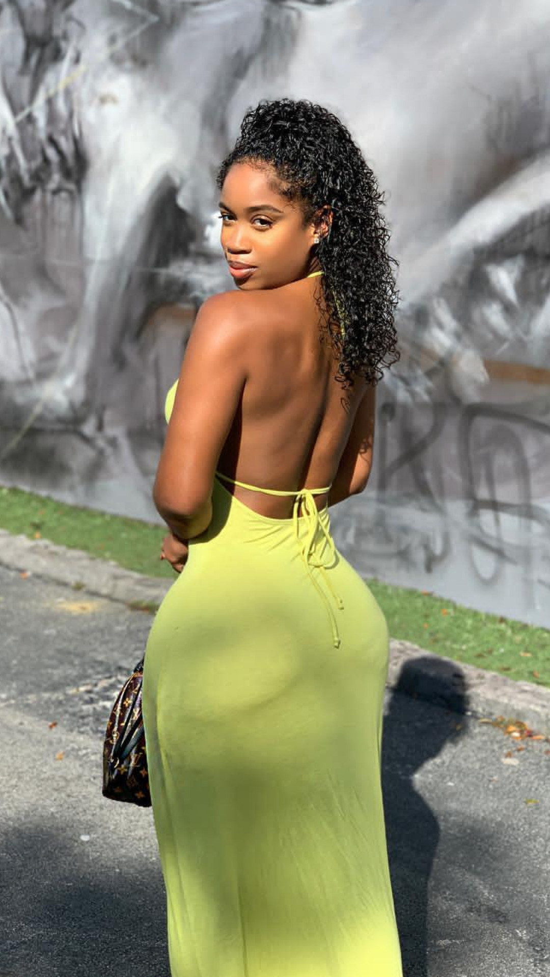 thickhoneys24:girlinstagrannn:So damn fine 😩