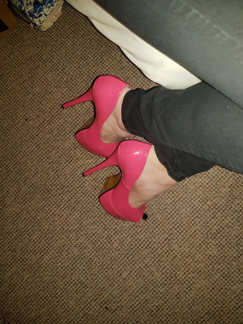 Love these shoes, so happy I didn’t break my neck wearing them, so ridiculous to walk in lol x