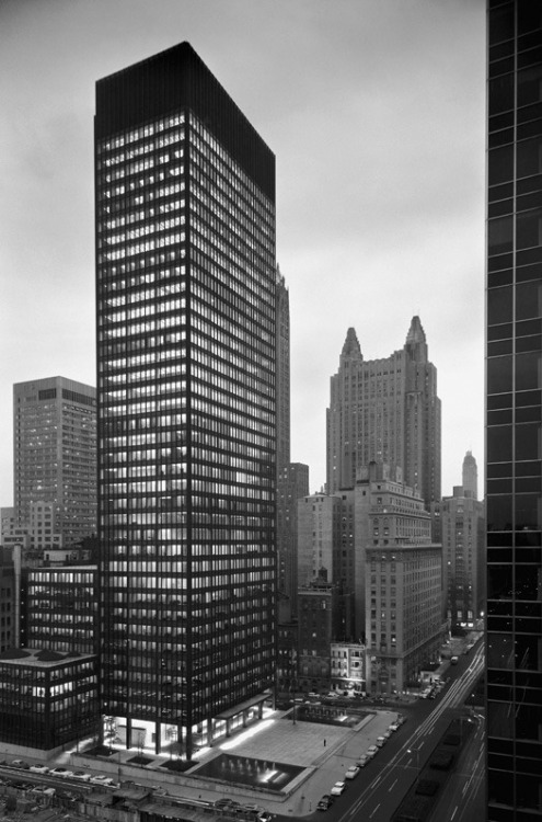 hermemorymuseum:  “It is at ground level, in the public spaces, that van der Rohe’s sense of architectural order remains unqualified and supreme. … The fact that 375 is set back from Park Avenue some ninety feet not merely makes it visible but makes