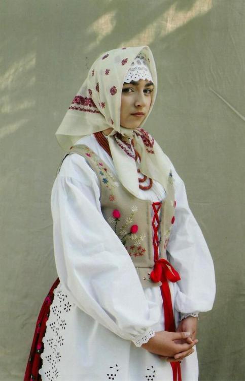 polishcostumes:Region of Beskid Żywiecki, southern Poland.Photography © Barbara Kubska, via wgmedia.