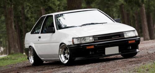 simplymodded:  Another cult classic that looks so good in white. It also doesn’t need that much mods. Photo taken from Rota Wheels 