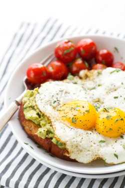 nom-food:  Guacamole-style avocado toasts